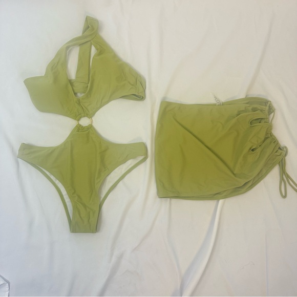 NWOT Green swimsuit with matching skirt for women size L - Picture 4 of 10